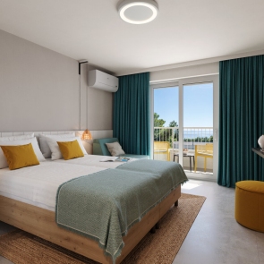 1711528474_viz_makarska_sunny_resort_superior_room_for_2_1_with_balcony_01_thumbnail_w1280.jpg
